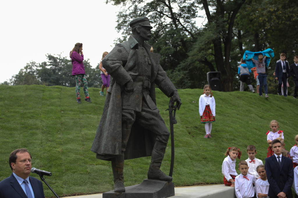 bs-08 września 2018-img_4184.jpg-Piłsudski,pomnik,Swoszowice,Majchrowski,Uroczystość  Autor: B. Świerzowski