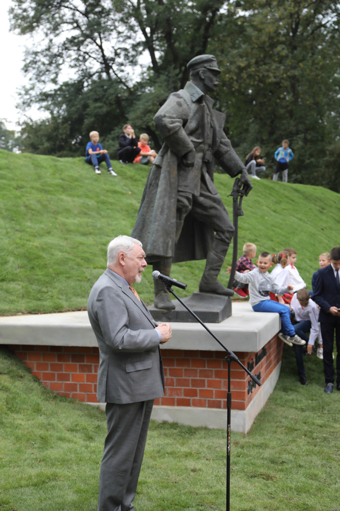 bs-08 września 2018-img_4228.jpg-Piłsudski,pomnik,Swoszowice,Majchrowski,Uroczystość  Autor: B. Świerzowski