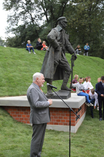 bs-08 września 2018-img_4228.jpg-Piłsudski,pomnik,Swoszowice,Majchrowski,Uroczystość