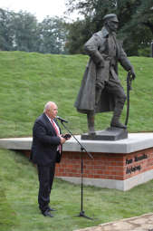 bs-08 września 2018-img_4261.jpg-Piłsudski,pomnik,Swoszowice,Majchrowski,Uroczystość