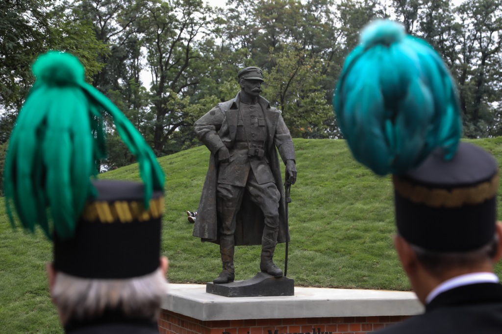 bs-08 września 2018-img_4269.jpg-Piłsudski,pomnik,Swoszowice,Majchrowski,Uroczystość  Autor: B. Świerzowski