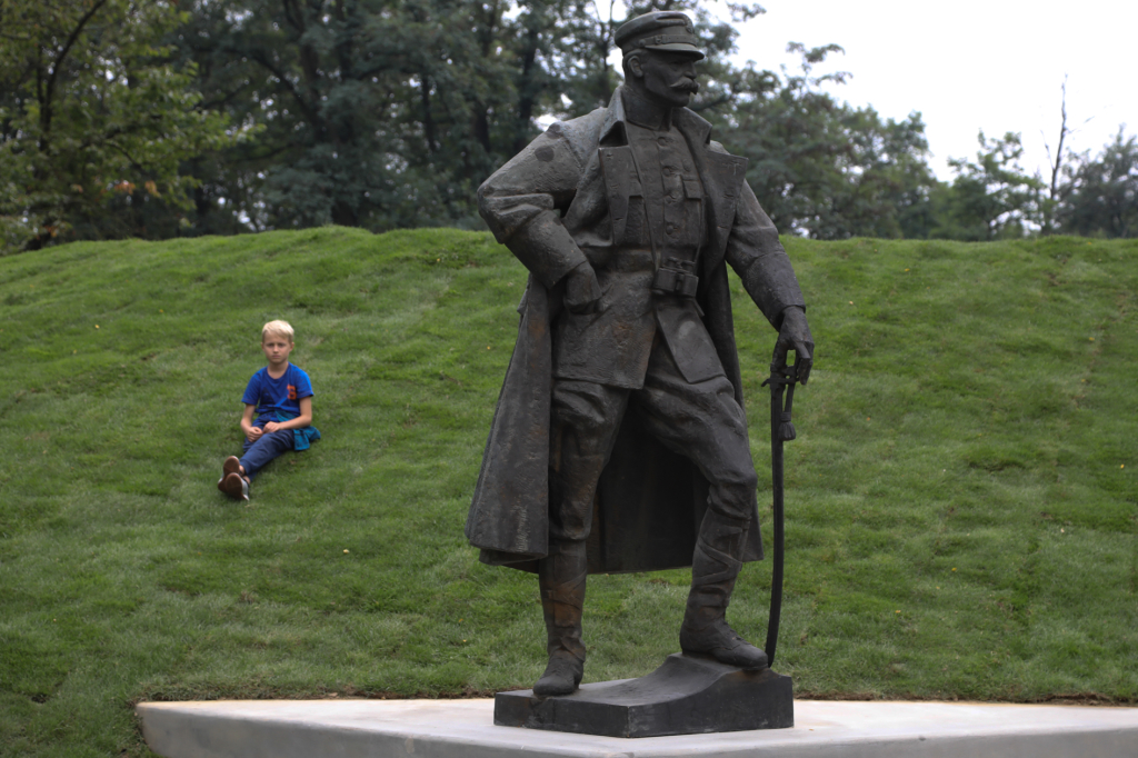 bs-08 września 2018-img_4278.jpg-Piłsudski,pomnik,Swoszowice,Majchrowski,Uroczystość  Autor: B. Świerzowski