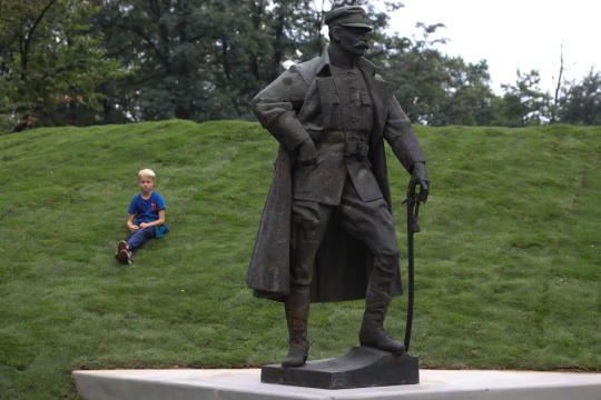 bs-08 września 2018-img_4278.jpg-Piłsudski,pomnik,Swoszowice,Majchrowski,Uroczystość