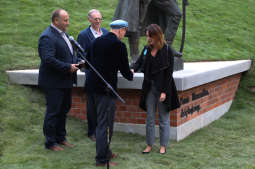 bs-08 września 2018-img_4289.jpg-Piłsudski,pomnik,Swoszowice,Majchrowski,Uroczystość