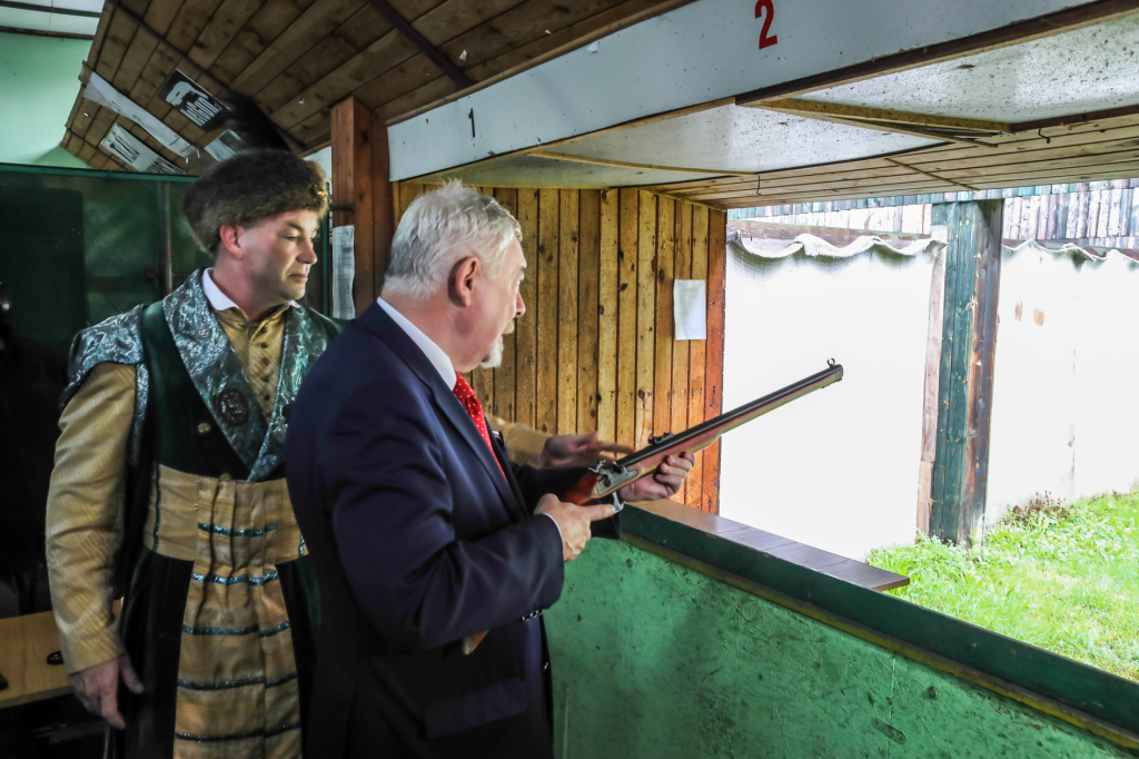 bs-15 września 2018-img_8450.jpg-Strzelanie,Bractwo Kurkowe,Strzelnica,Pasternik,Majchrowski  Autor: B. Świerzowski