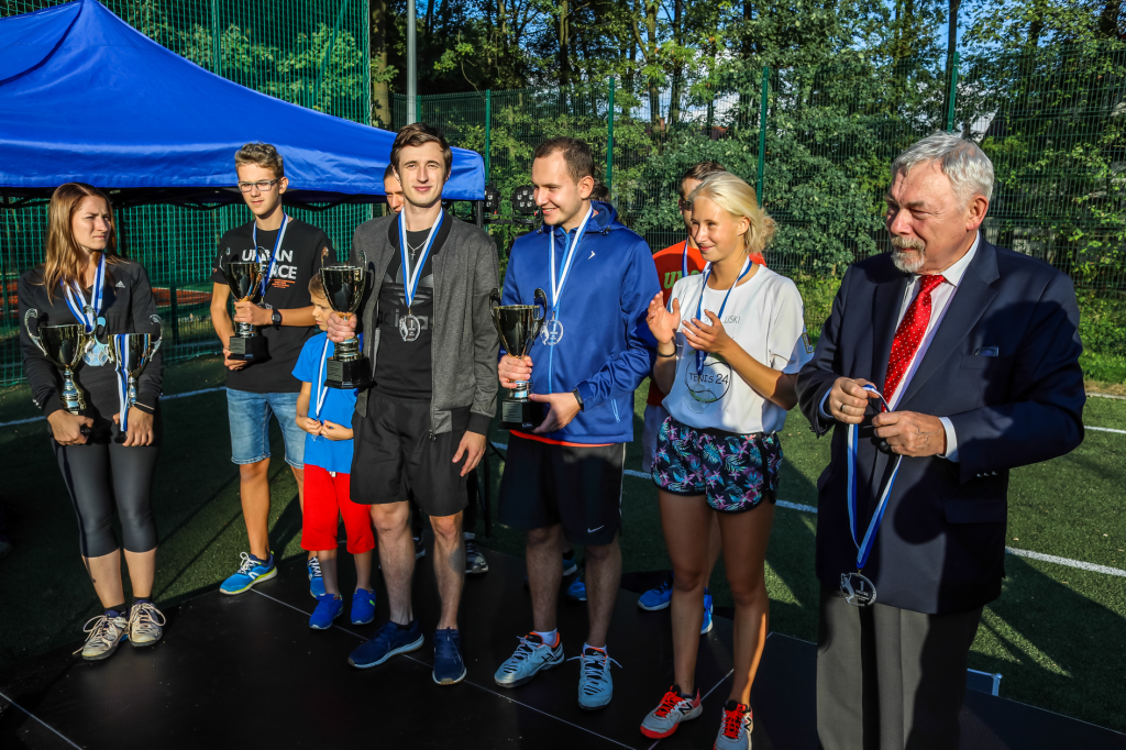 bs-15 września 2018-img_9144.jpg-Tenis,X dzielnica,Kort,Nagrody,Majchrowski  Autor: B. Świerzowski