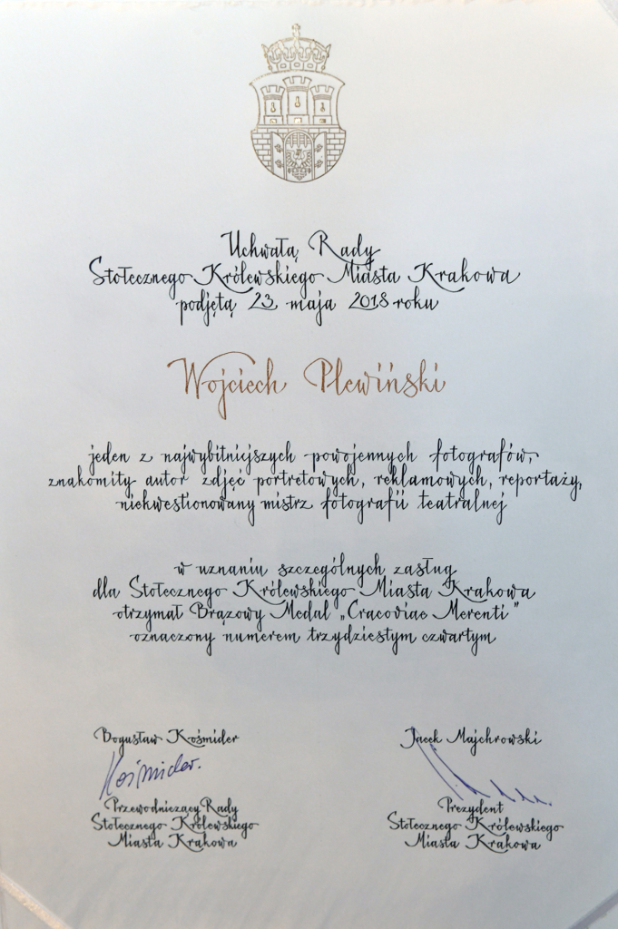 dsc_3828 copy.jpg-„Cracoviae Merenti” Wojciechowi Plewińskiemu i Antoniemu Borg  Autor: W. Majka