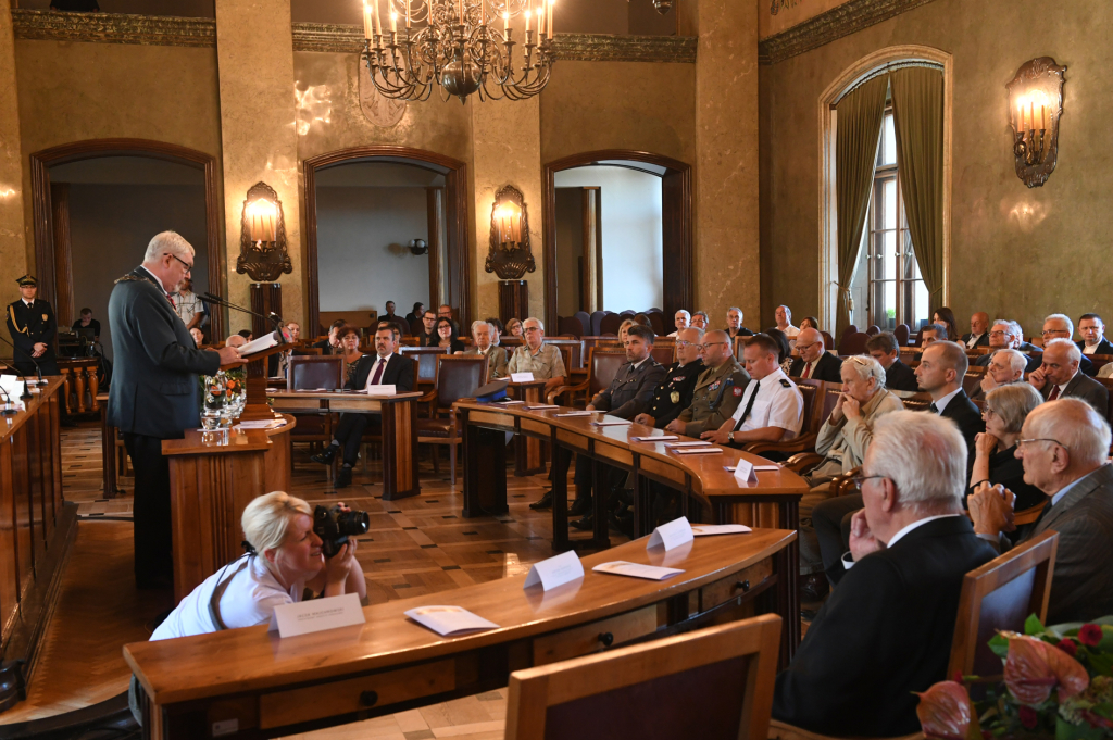 dsc_3917 copy.jpg-„Cracoviae Merenti” Wojciechowi Plewińskiemu i Antoniemu Borg  Autor: W. Majka