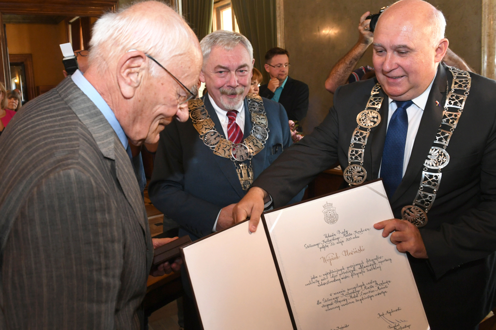 dsc_3929 copy.jpg-„Cracoviae Merenti” Wojciechowi Plewińskiemu i Antoniemu Borg  Autor: W. Majka