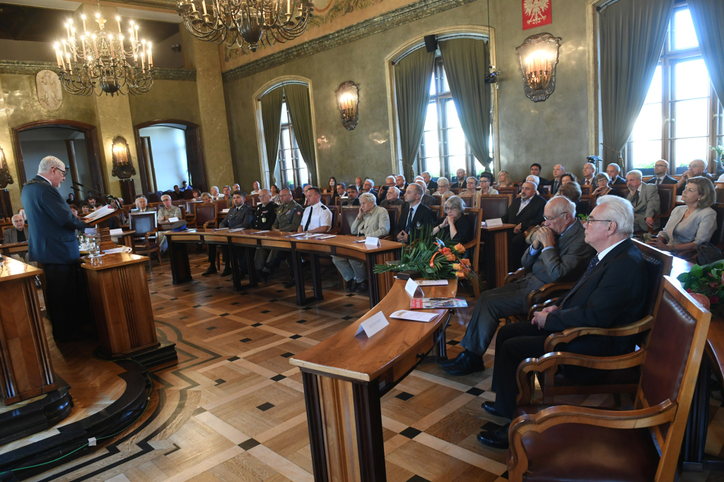 dsc_4008 copy.jpg-„Cracoviae Merenti” Wojciechowi Plewińskiemu i Antoniemu Borg  Autor: W. Majka