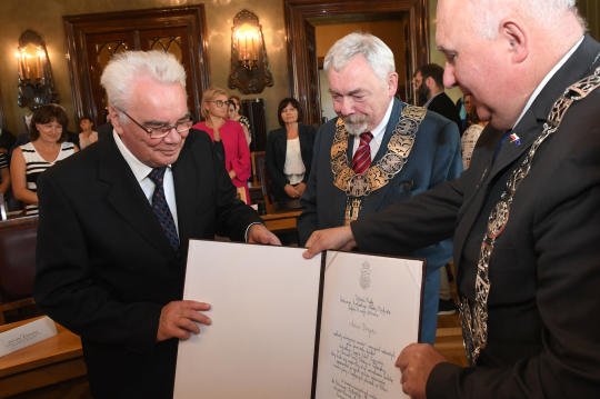 dsc_4019 copy.jpg-„Cracoviae Merenti” Wojciechowi Plewińskiemu i Antoniemu Borg