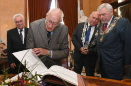 dsc_4091 copy.jpg-„Cracoviae Merenti” Wojciechowi Plewińskiemu i Antoniemu Borg