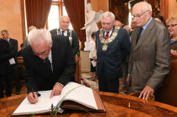 dsc_4100 copy.jpg-„Cracoviae Merenti” Wojciechowi Plewińskiemu i Antoniemu Borg