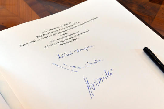 dsc_4109 copy.jpg-„Cracoviae Merenti” Wojciechowi Plewińskiemu i Antoniemu Borg