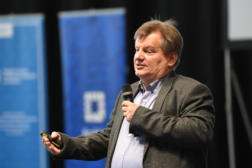 dsc_5982 copy.jpg-„Profilaktyka Uzależnień  Autor: W. Majka