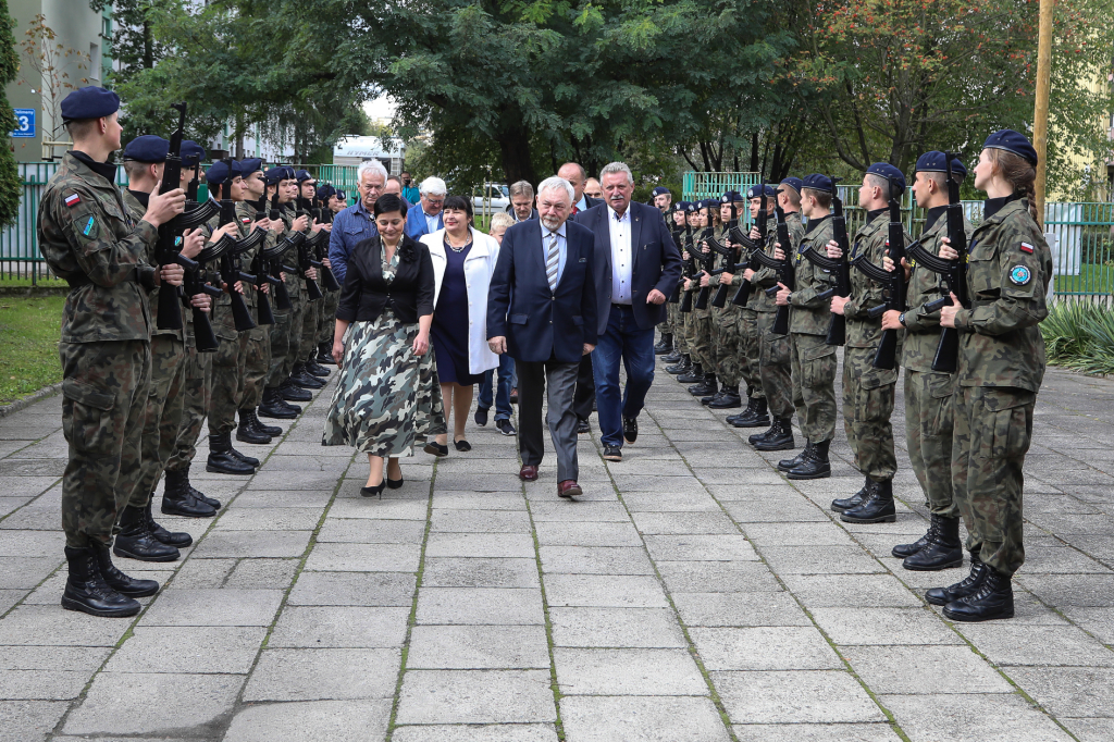 bs-29 września 2018-img_3704.jpg-Boisko,Szkoła,ZSO12,Majchrowski,Wojskowe  Autor: B. Świerzowski