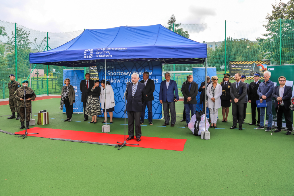 bs-29 września 2018-img_3758.jpg-Boisko,Szkoła,ZSO12,Majchrowski,Wojskowe  Autor: B. Świerzowski