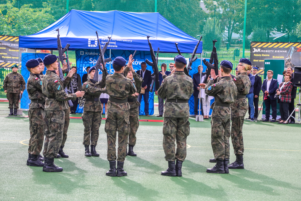 bs-29 września 2018-img_3969.jpg-Boisko,Szkoła,ZSO12,Majchrowski,Wojskowe  Autor: B. Świerzowski