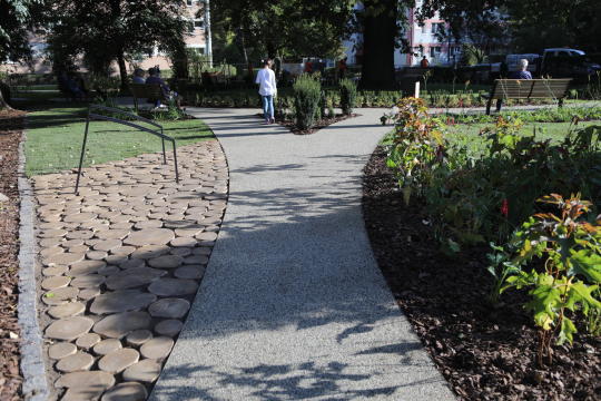 20181006153941_img_6846.jpg-Park kieszonkowy,Celarowska,Majchrowski,Ogród,Dąb