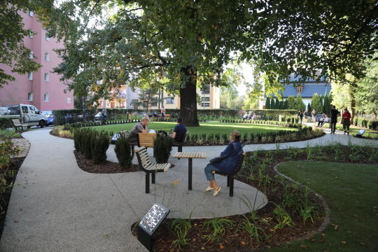 20181006155323_img_6875.jpg-Park kieszonkowy,Celarowska,Majchrowski,Ogród,Dąb