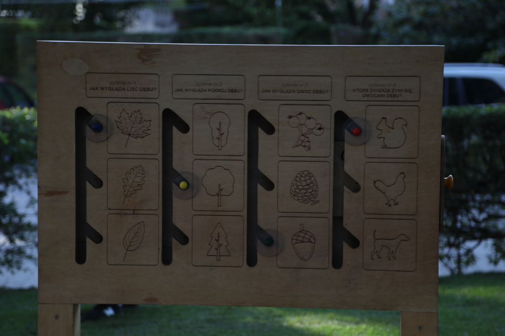 20181006155806_img_6893.jpg-Park kieszonkowy,Celarowska,Majchrowski,Ogród,Dąb  Autor: B. Świerzowski