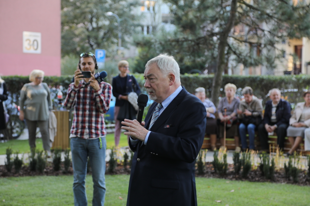 20181006163927_img_6910.jpg-Park kieszonkowy,Celarowska,Majchrowski,Ogród,Dąb  Autor: B. Świerzowski
