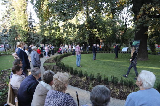 20181006164243_img_6928.jpg-Park kieszonkowy,Celarowska,Majchrowski,Ogród,Dąb