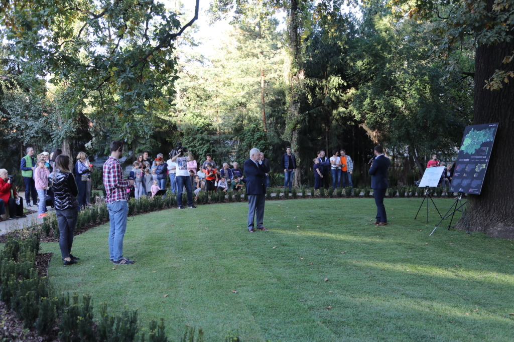 20181006164255_img_6933.jpg-Park kieszonkowy,Celarowska,Majchrowski,Ogród,Dąb  Autor: B. Świerzowski