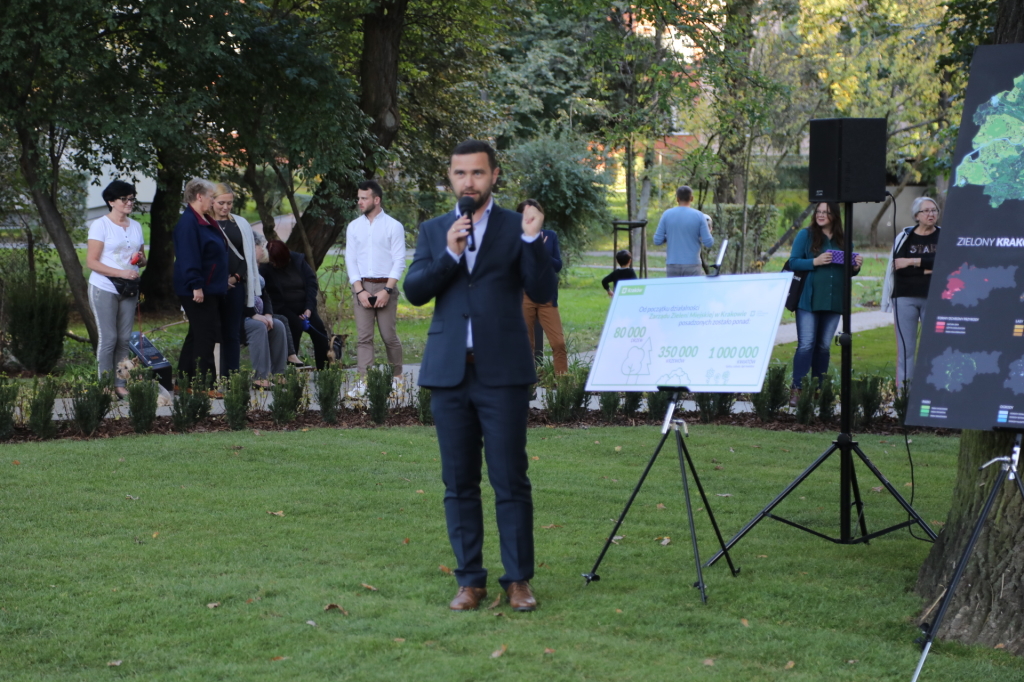 20181006164554_img_6947.jpg-Park kieszonkowy,Celarowska,Majchrowski,Ogród,Dąb  Autor: B. Świerzowski