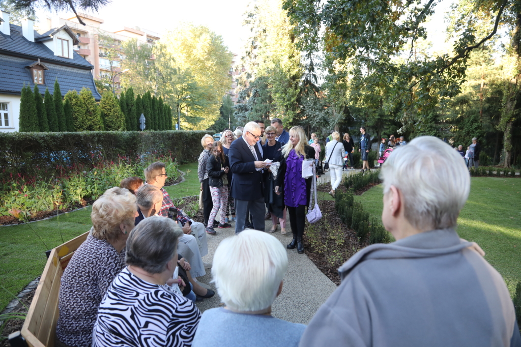 20181006164906_img_6968.jpg-Park kieszonkowy,Celarowska,Majchrowski,Ogród,Dąb  Autor: B. Świerzowski