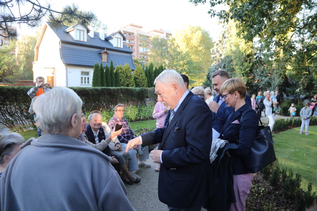 20181006164922_img_6973.jpg-Park kieszonkowy,Celarowska,Majchrowski,Ogród,Dąb  Autor: B. Świerzowski