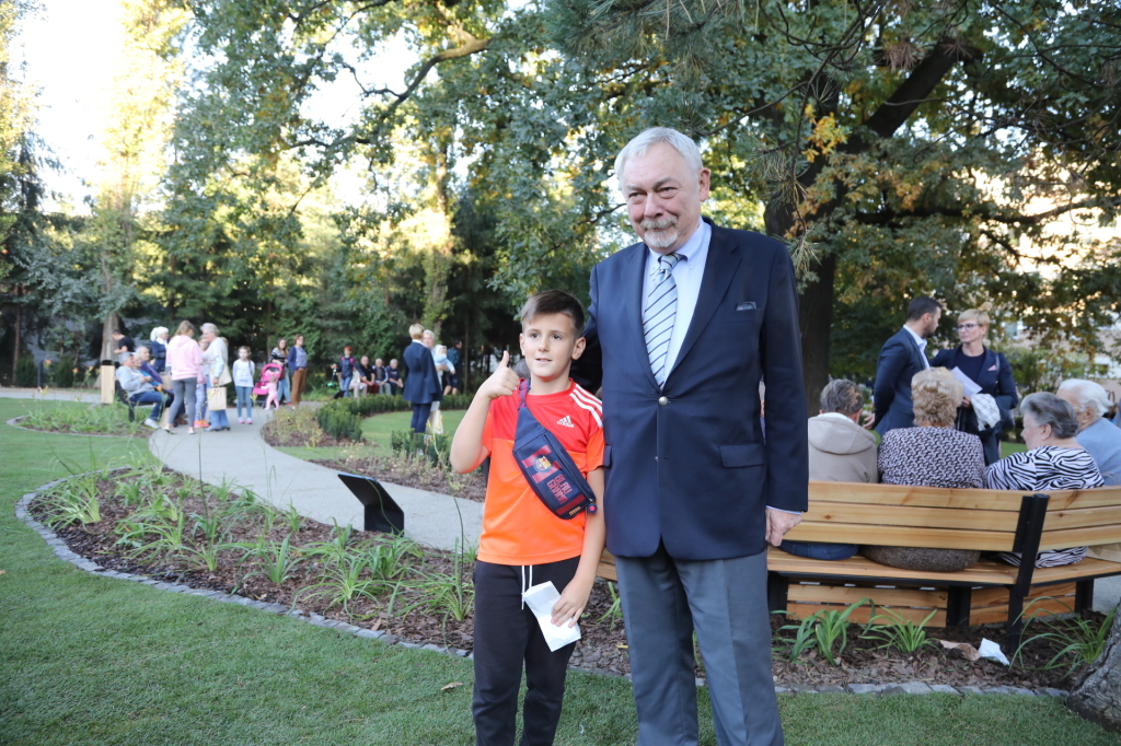 20181006165111_img_6997.jpg-Park kieszonkowy,Celarowska,Majchrowski,Ogród,Dąb  Autor: B. Świerzowski