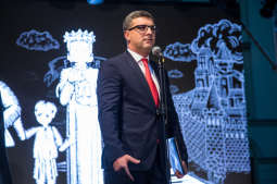 jg_krpl_20181006_8793.jpg-Kijów,spektakl,Muzyk,Mały Rynek,Rzeźba