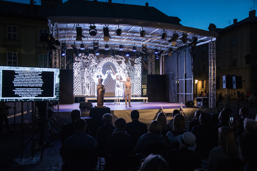 jg_krpl_20181006_8858.jpg-Kijów,spektakl,Muzyk,Mały Rynek,Rzeźba  Autor: B. Świerzowski