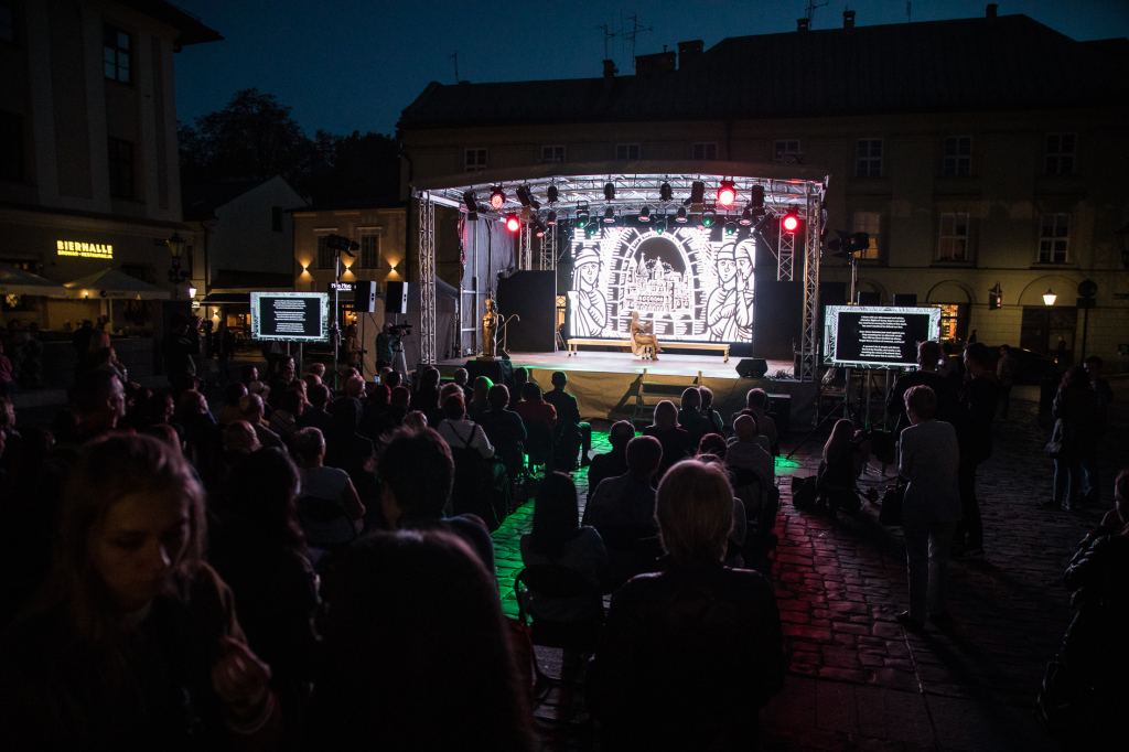jg_krpl_20181006_8863.jpg-Kijów,spektakl,Muzyk,Mały Rynek,Rzeźba  Autor: B. Świerzowski