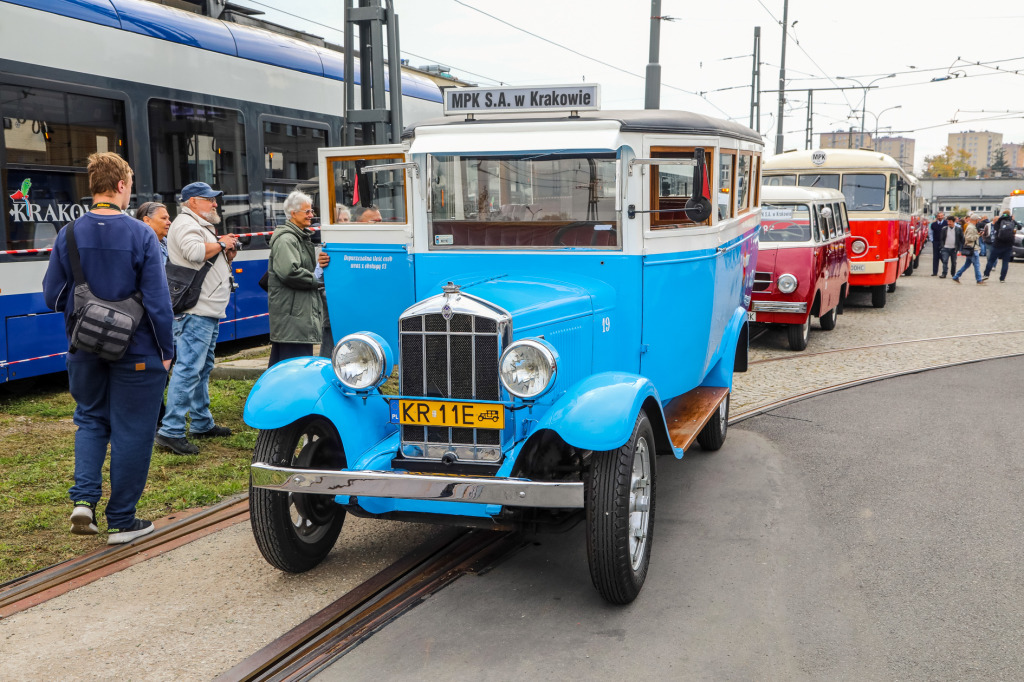bs-07 października 2018-img_7142.jpg-Parada autobusów,MPK,Tauron Arena,Majchrowski  Autor: B. Świerzowski