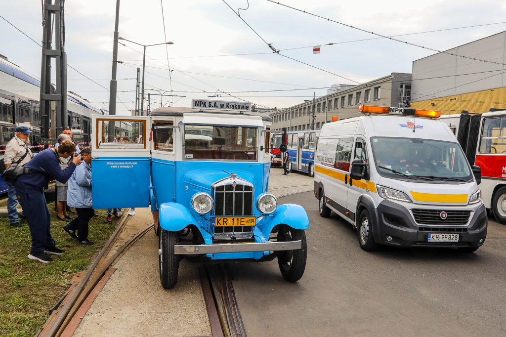 bs-07 października 2018-img_7146.jpg-Parada autobusów,MPK,Tauron Arena,Majchrowski  Autor: B. Świerzowski