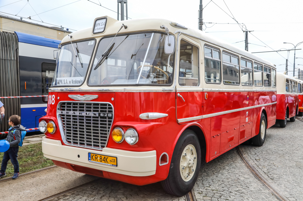 bs-07 października 2018-img_7156.jpg-Parada autobusów,MPK,Tauron Arena,Majchrowski  Autor: B. Świerzowski
