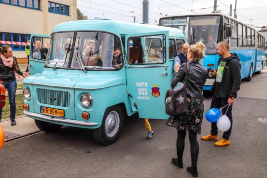 bs-07 października 2018-img_7166.jpg-Parada autobusów,MPK,Tauron Arena,Majchrowski