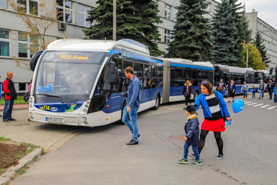 bs-07 października 2018-img_7168.jpg-Parada autobusów,MPK,Tauron Arena,Majchrowski