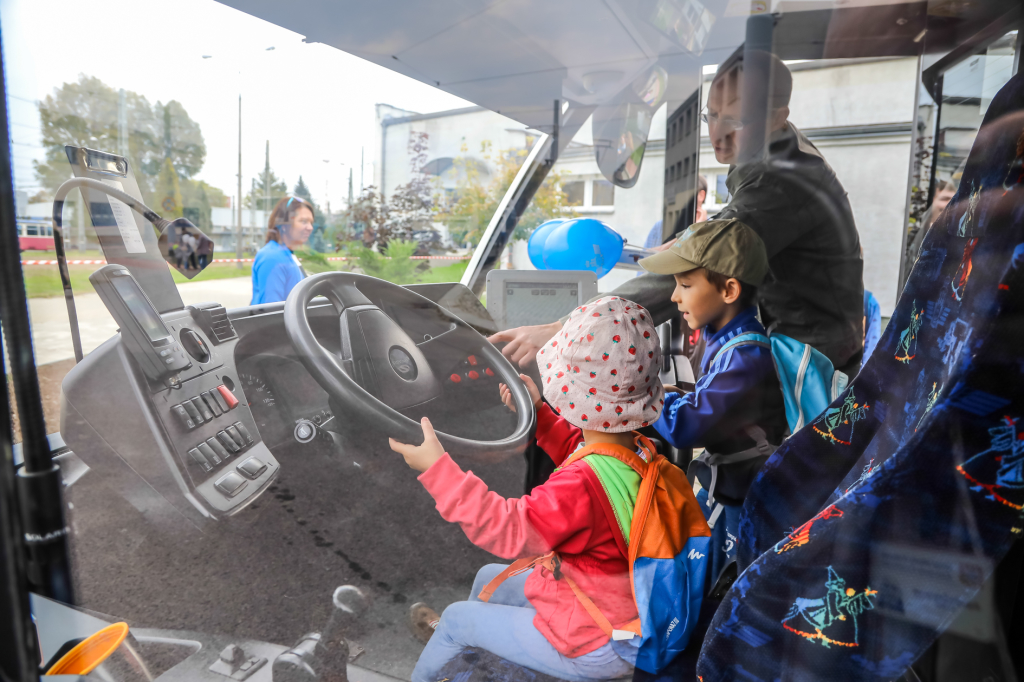 bs-07 października 2018-img_7169.jpg-Parada autobusów,MPK,Tauron Arena,Majchrowski  Autor: B. Świerzowski