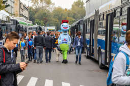 bs-07 października 2018-img_7175.jpg-Parada autobusów,MPK,Tauron Arena,Majchrowski
