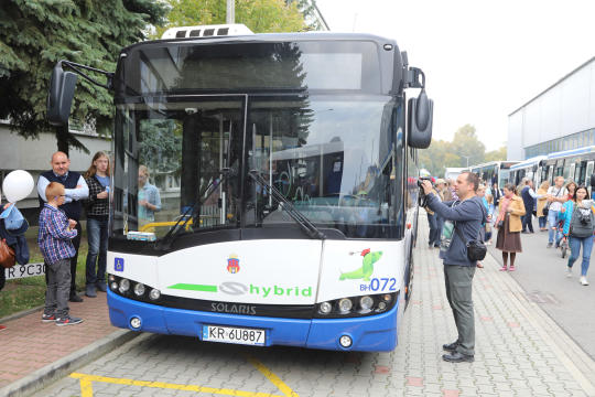 bs-07 października 2018-img_7178.jpg-Parada autobusów,MPK,Tauron Arena,Majchrowski
