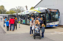 bs-07 października 2018-img_7183.jpg-Parada autobusów,MPK,Tauron Arena,Majchrowski