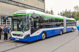 bs-07 października 2018-img_7186.jpg-Parada autobusów,MPK,Tauron Arena,Majchrowski