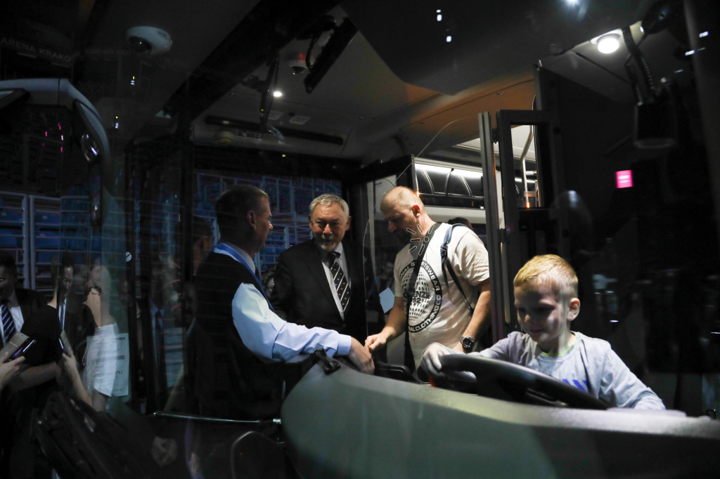 bs-07 października 2018-img_7409.jpg-Parada autobusów,MPK,Tauron Arena,Majchrowski  Autor: B. Świerzowski