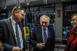 bs-07 października 2018-img_7447.jpg-Parada autobusów,MPK,Tauron Arena,Majchrowski