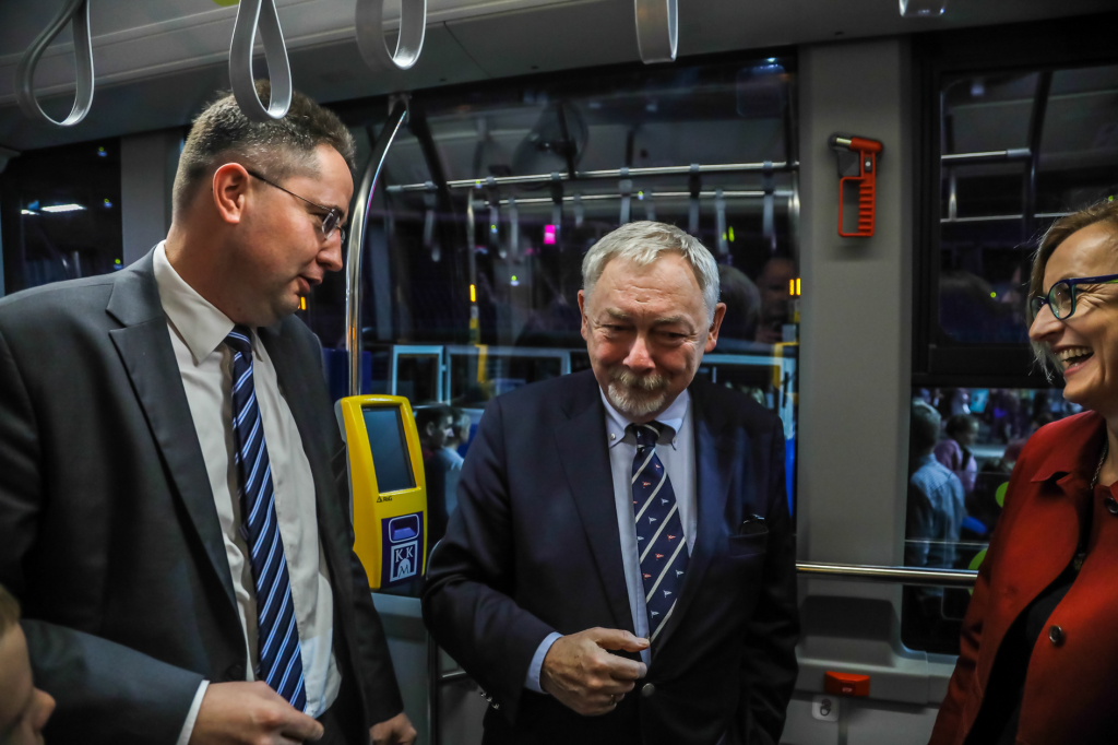 bs-07 października 2018-img_7447.jpg-Parada autobusów,MPK,Tauron Arena,Majchrowski  Autor: B. Świerzowski