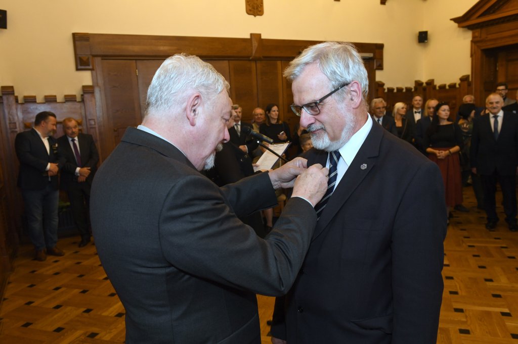 dsc_0142 copy.jpg-Honoris Gratia  Autor: W. Majka