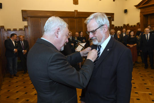 dsc_0142 copy.jpg-Honoris Gratia